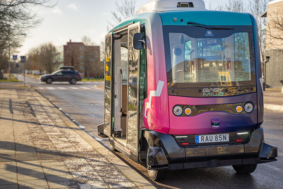EasyMile's EZ10 autonomous shuttle on the road in Linköping, Sweden, equipped with Velodyne's lidar sensors | Photo Credit: Mathieu Petit and EasyMile