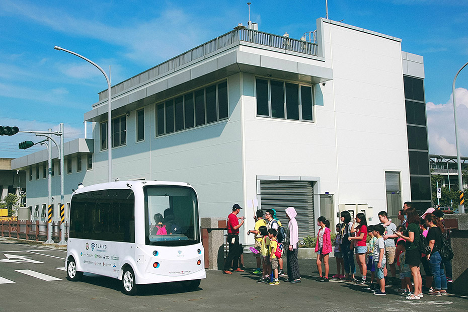 TURING Drive's 4-meter OPAL Shuttle Bus Picking Up Passengers