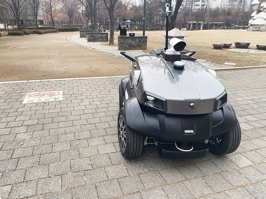 Unmanned Solution's Autonomous Technology Used for a Security Robot With Velodyne Lidar Sensor